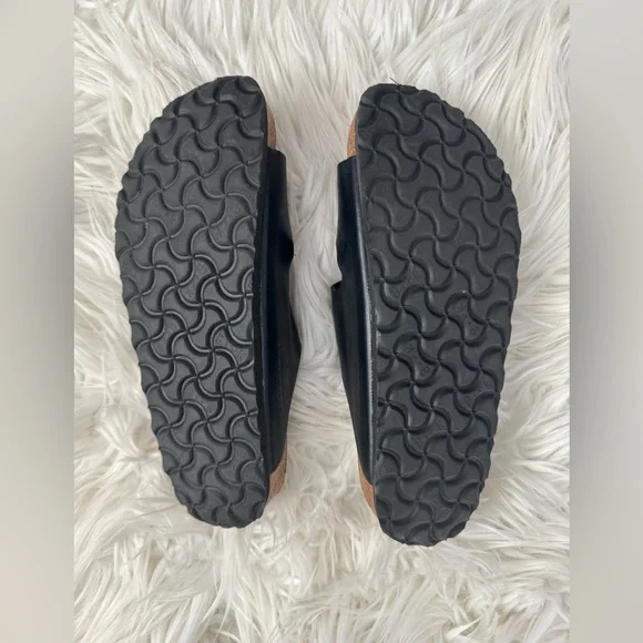 Birkenstock Arizona - black w/gold buckles - Picture 2 of 4